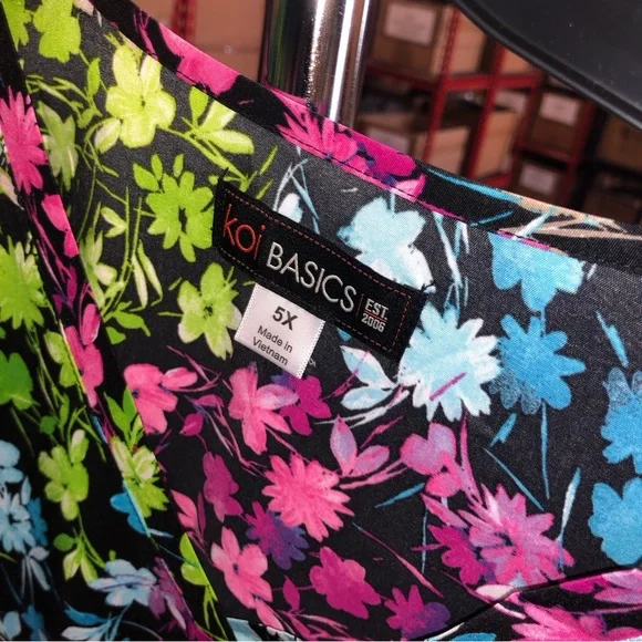 NWT Koi Basics multi color floral pattern V neck short sleeve scrub top - Picture 16 of 16
